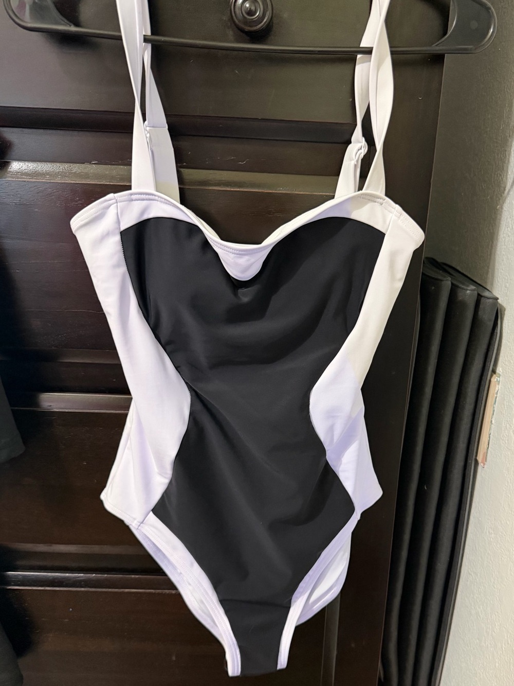 NEVER WORNMangopop color block black and white swimsuit one piece M